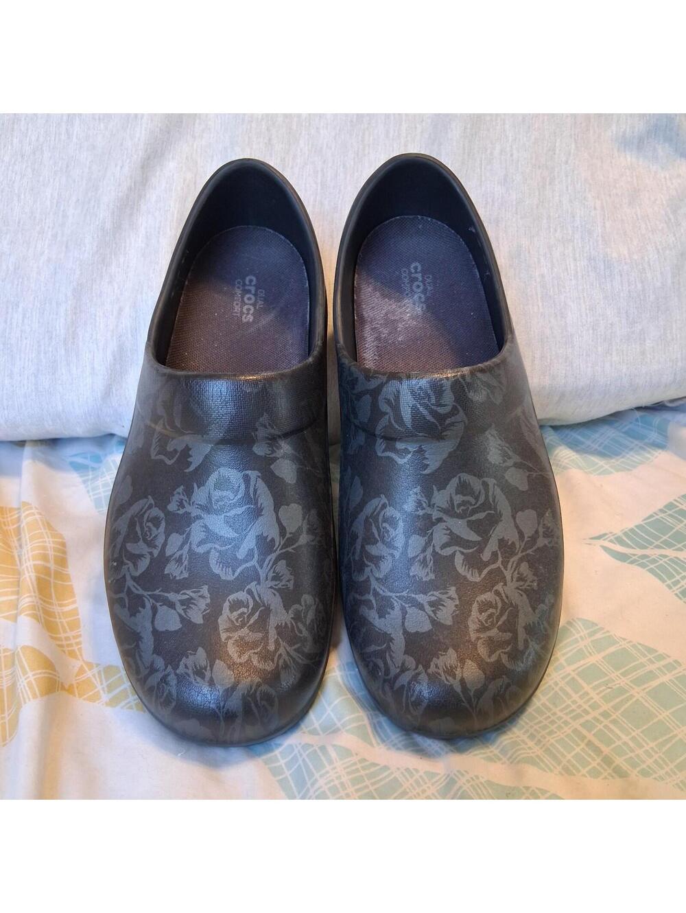 Crocs Dual Comfort Roses Womens sz 10 Professional Nurse Shoes Black Floral Clog